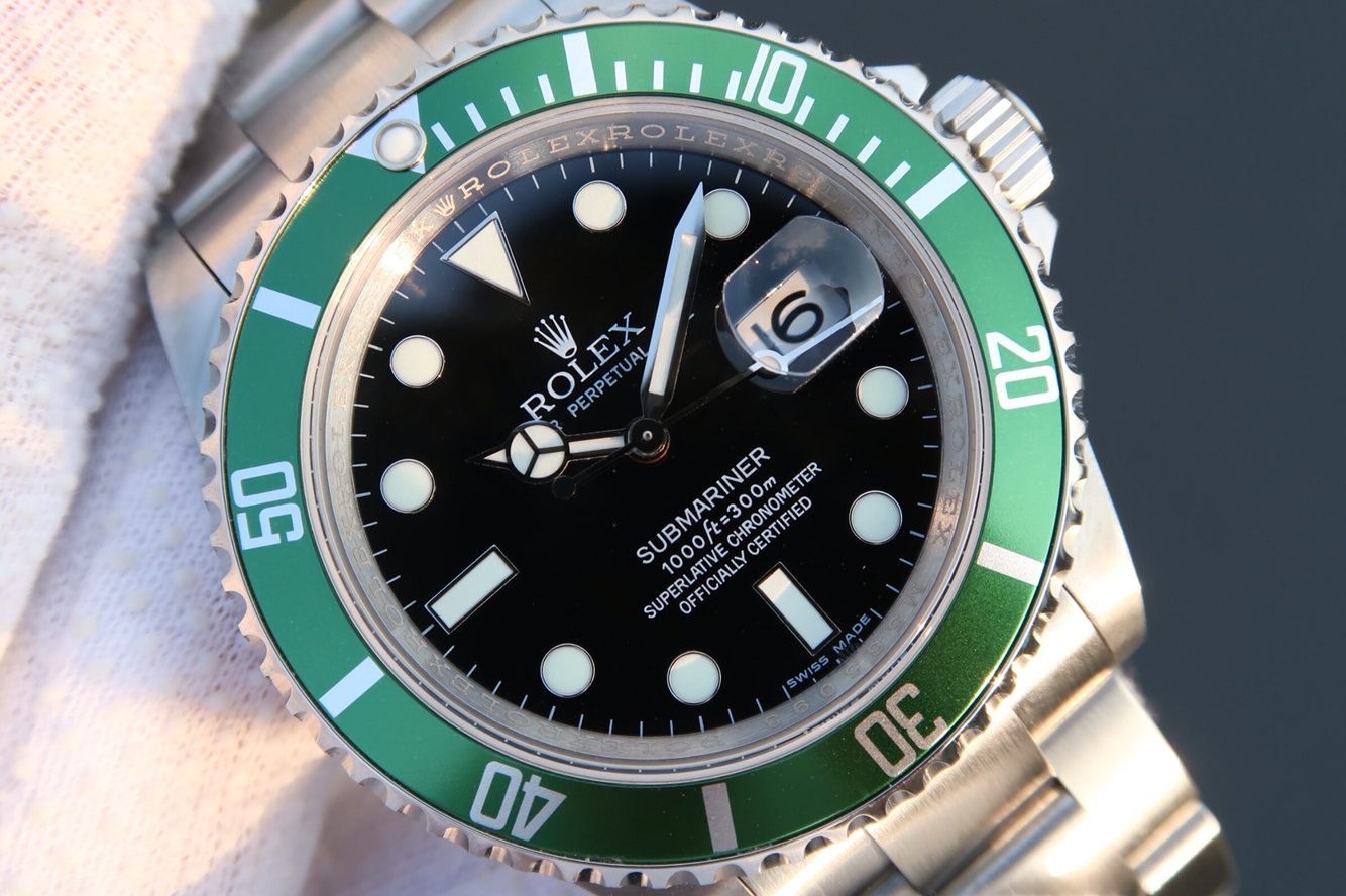 J12 Factory Replica Rolex Green Submariner 16610LV Review – The Best ...