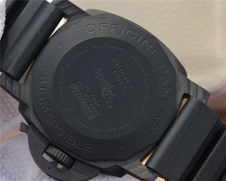 VS Factory Replica Panerai PAM 1616 Submersible Carbotech with P.9000 ...